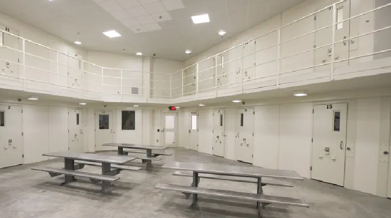 Winnebago County officials and residents weigh in on proposed federal detention — RRStar news image